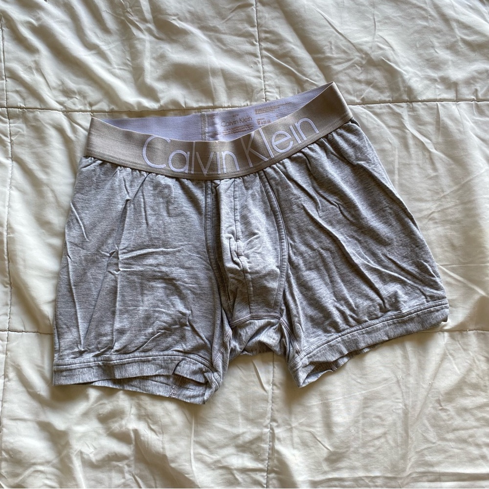Calvin Klein Men's Medium Light Gray Boxer Briefs